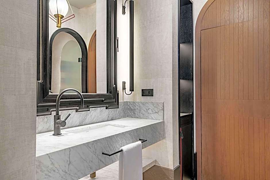 Hotel Montera Madrid, Curio Collection by Hilton