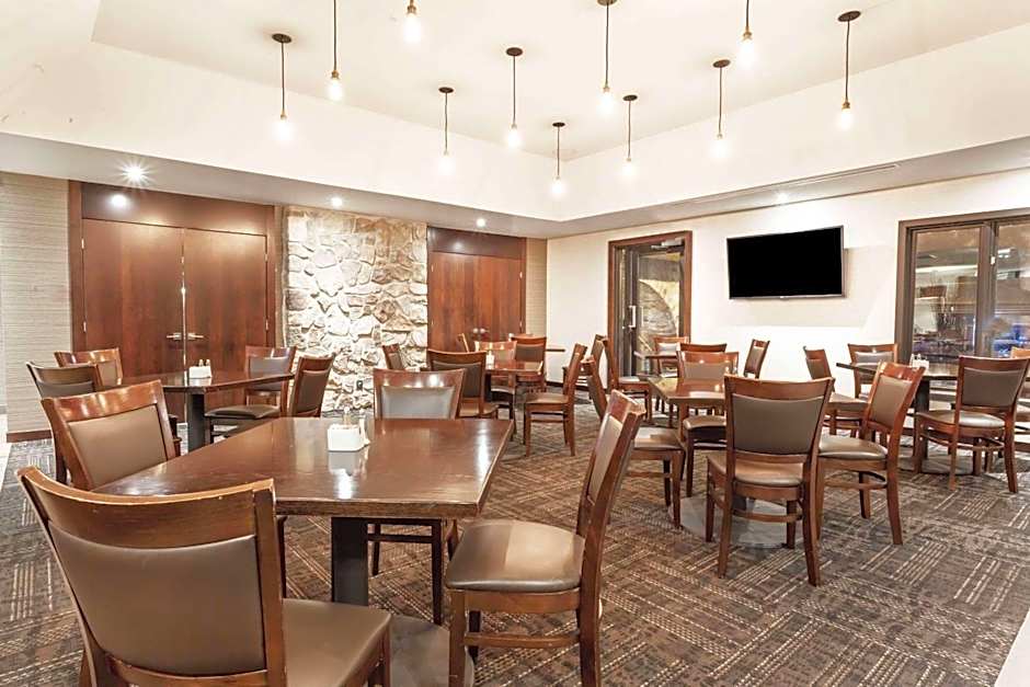 Ramada by Wyndham Ottawa On The Rideau