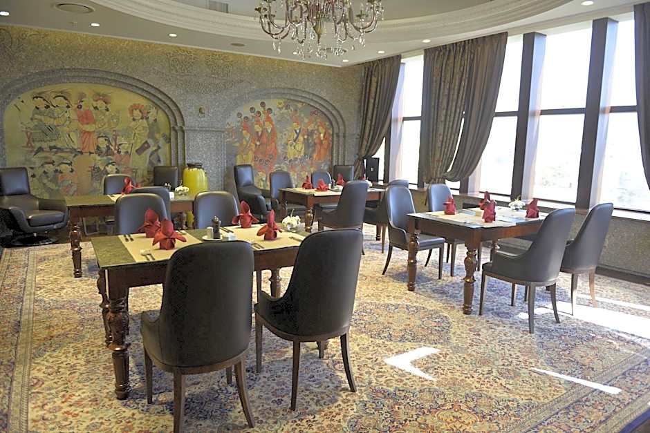 Chinggis Khaan Hotel