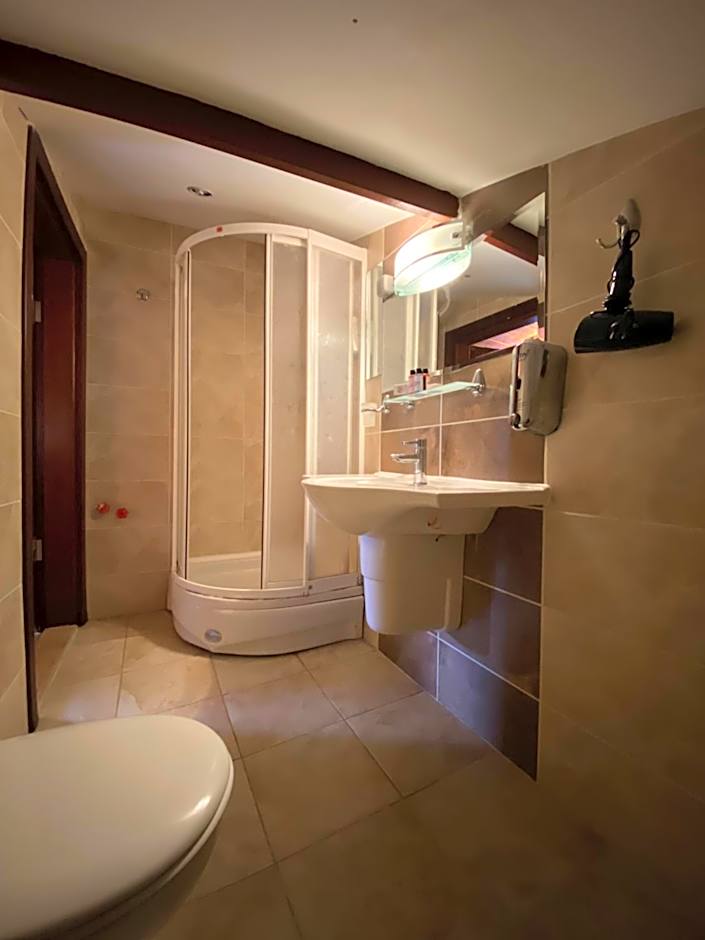 Cicerone Lodge Hotel