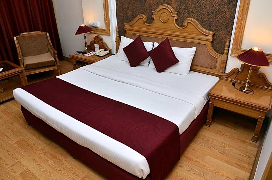 Hotel K.C. Cross Road