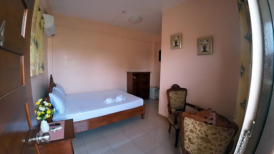 Queenslander Hotel and Restaurant