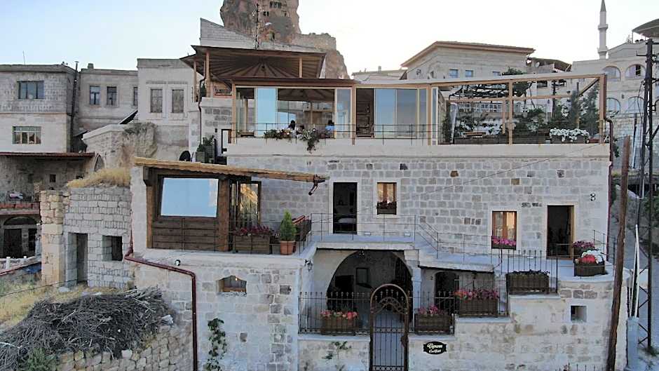 Vigneron Cave Hotel