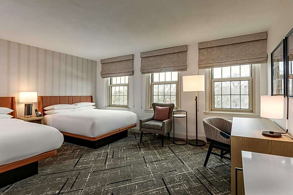 Sheraton Commander Hotel