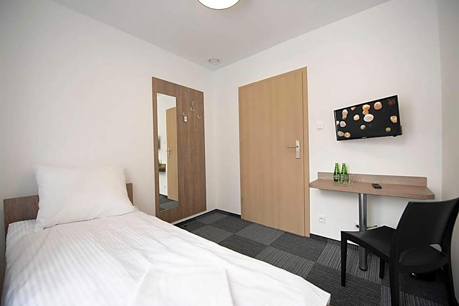 Hostel SMS FREE PARKING