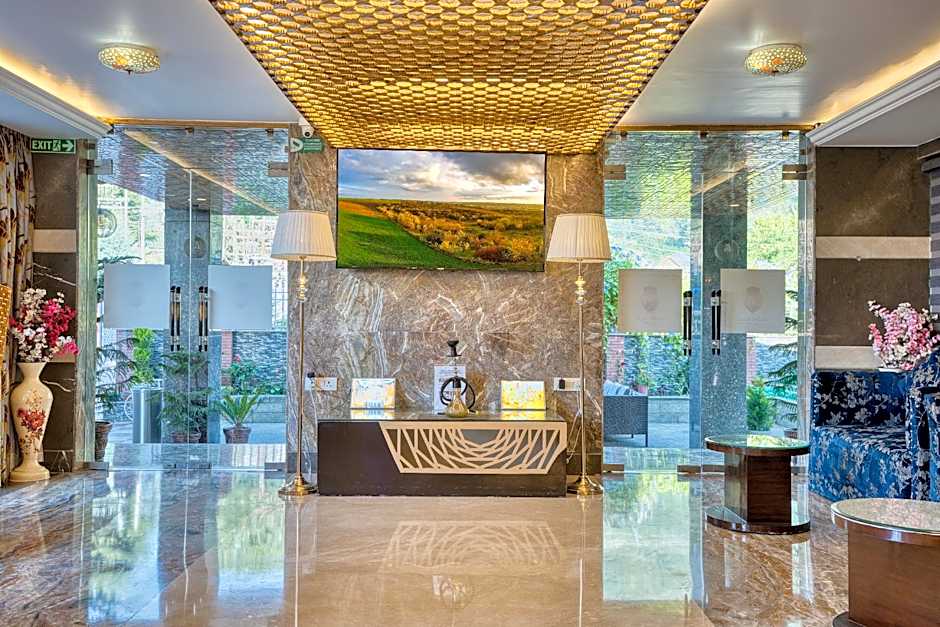 Hotel The Montreal Near by Dal Lake