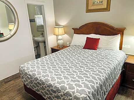 Standard Queen Room