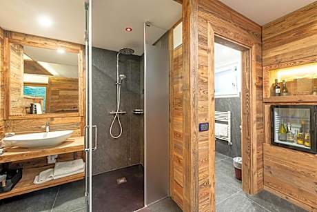 Triple Room with Private Bathroom