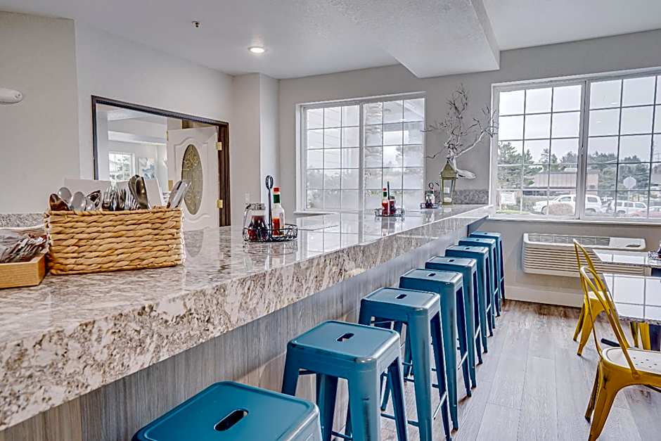 The Ashley Inn & Suites