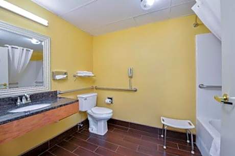 Queen Room - Mobility Access/Non-Smoking