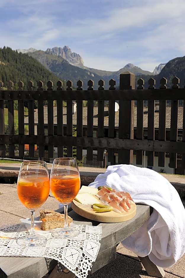Alpine Touring Hotel-petfriendly