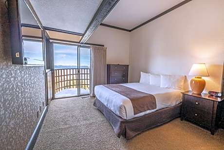 Apartment with Mountain View