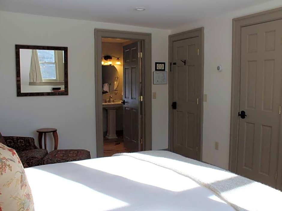 Bark Eater Inn