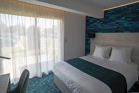 Deluxe Room (2 Adults + 1 Child)