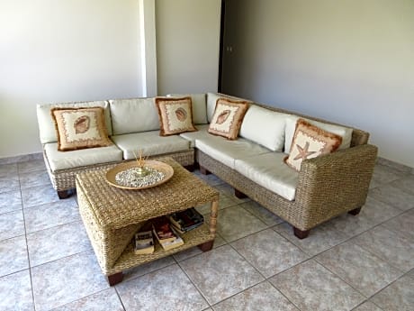 Notos Luxury Studios & Apartments