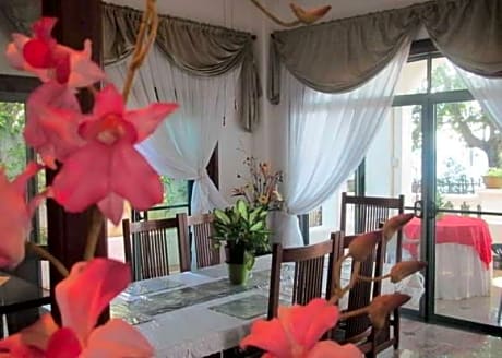 Gracey Dive Resort and Restaurant