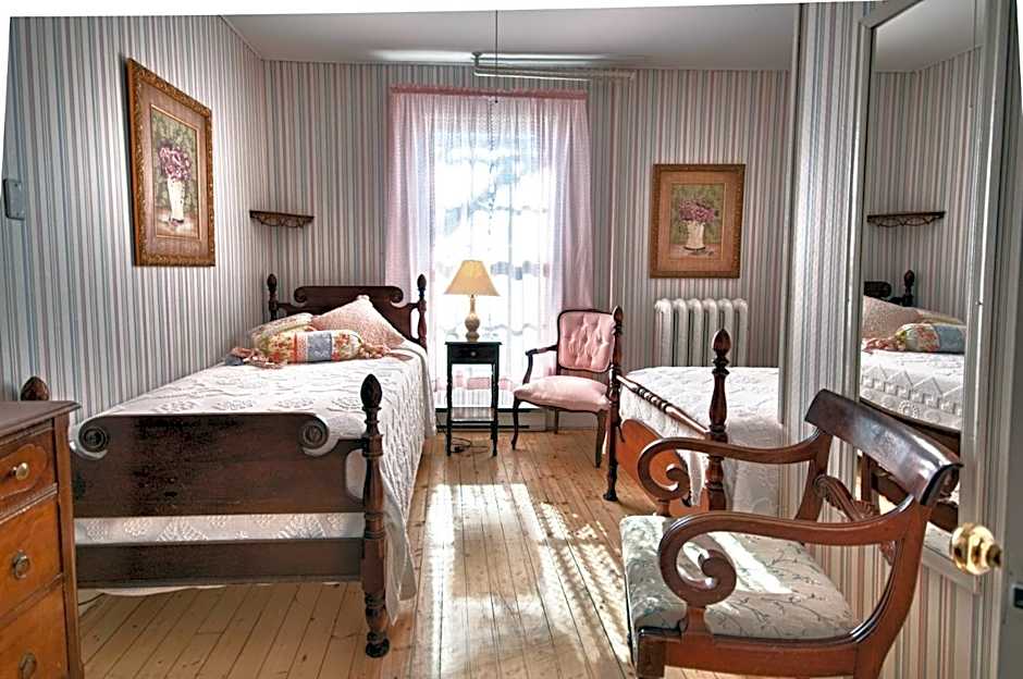 Telegraph House Motel