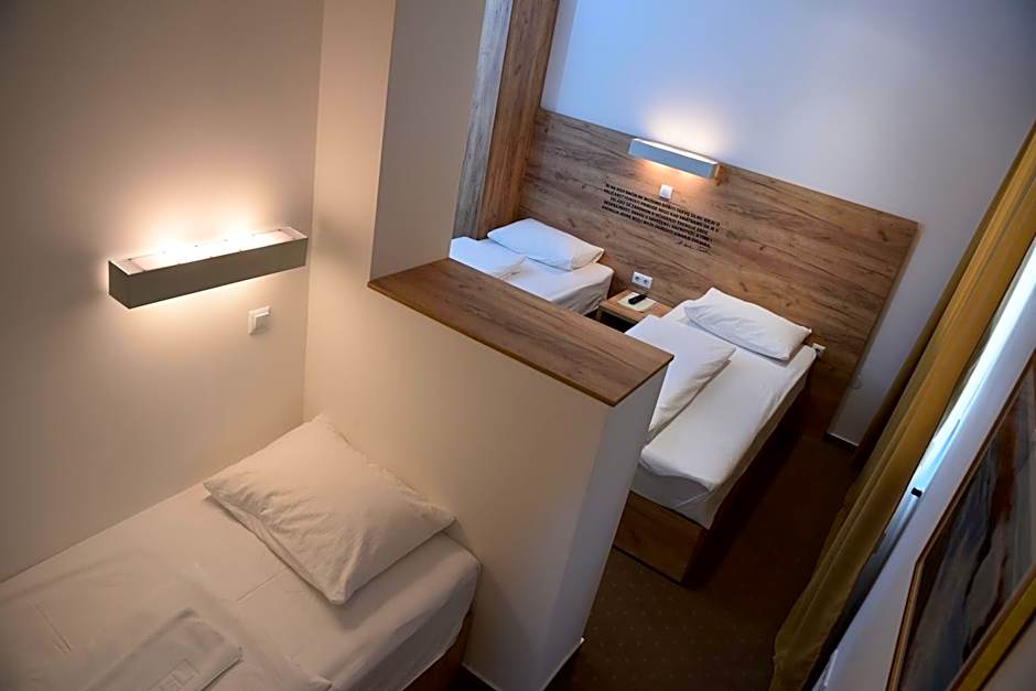 Hotel Argument