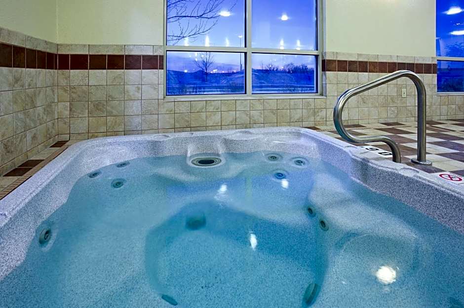 Holiday Inn Express Hotel & Suites Grand Forks By IHG