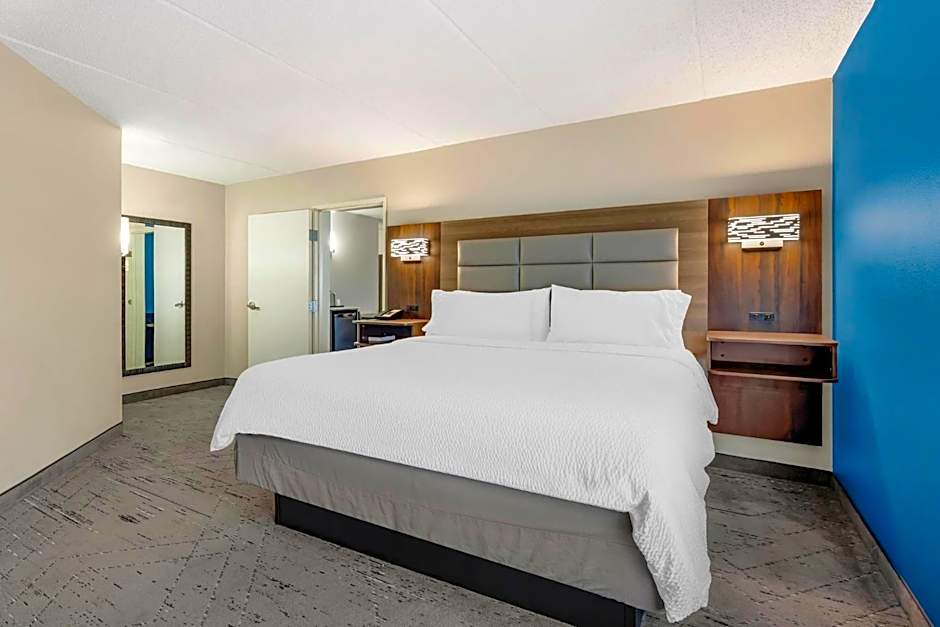 Holiday Inn Express & Suites Antioch By IHG