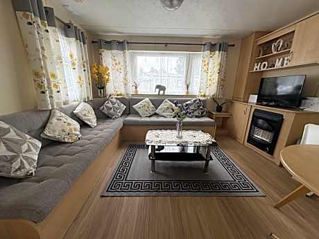 Modern Caravan With Wifi At Seawick holiday park, Clacton on Sea 8 berth Large Decking
