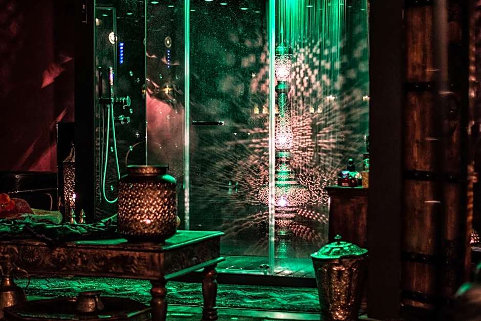 Bijou Hotel / Love and Romance