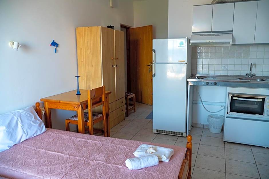 Davis Studios & Apartments