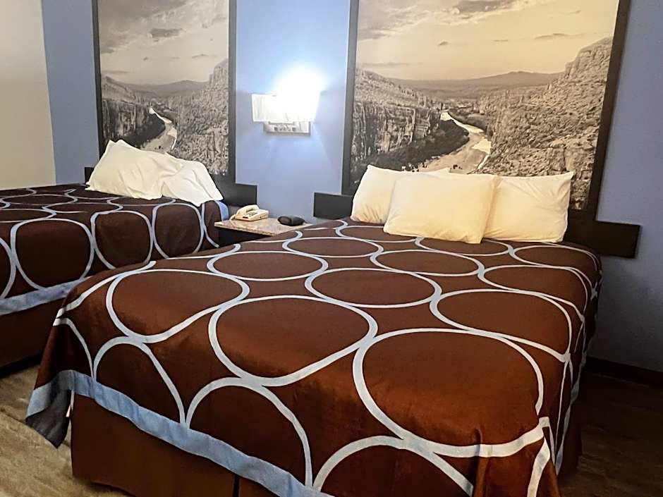 Super 8 by Wyndham Cleveland TX