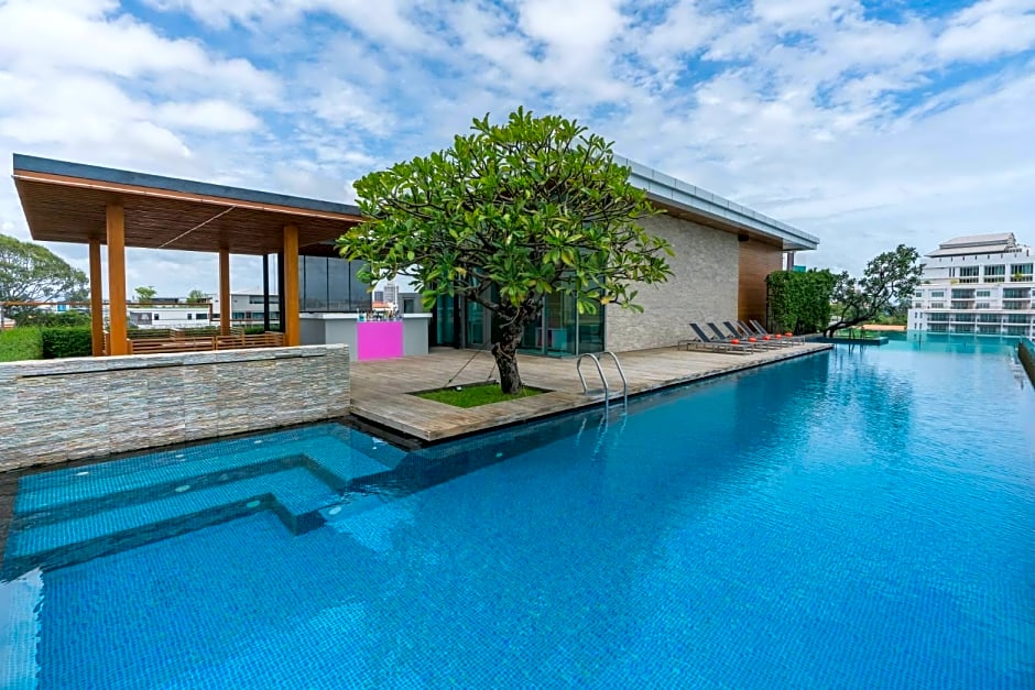 Seven Zea Chic Hotel