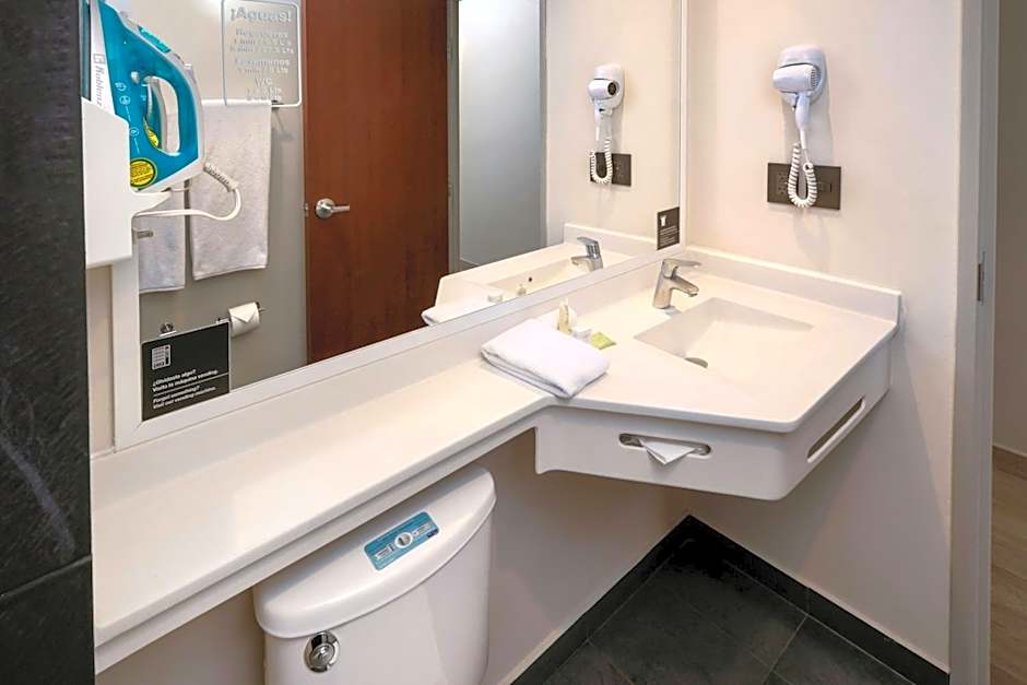 City Express Plus by Marriott Ciudad de México Mundo E