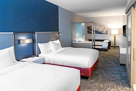 Extended Queen Suite - Hearing Accessible