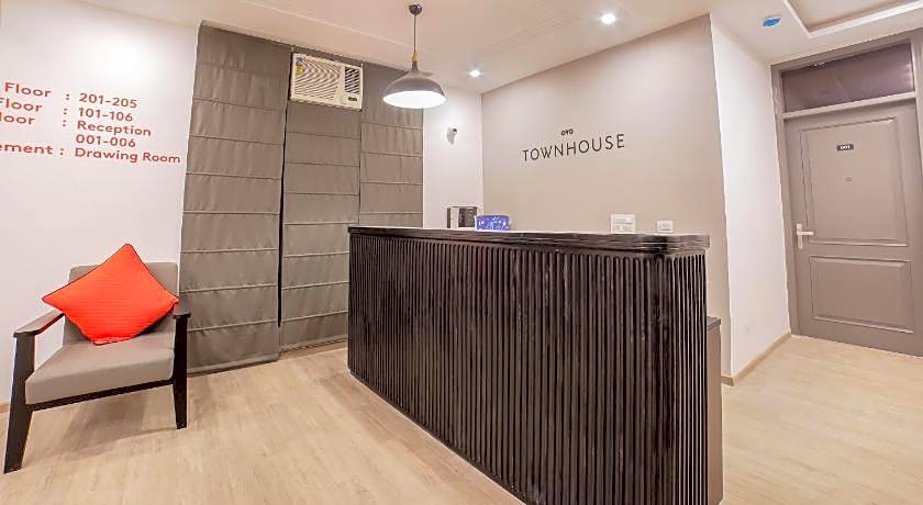 OYO 76804 OYO Townhouse 330