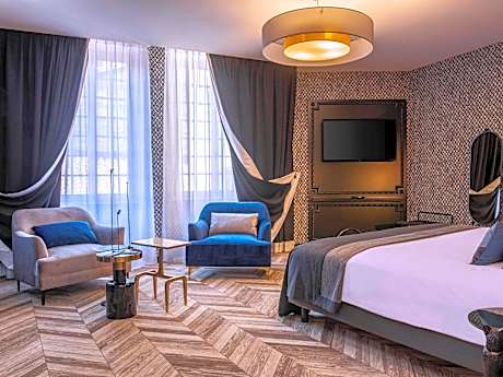 Deluxe Suite with One Double Bed and Sofa