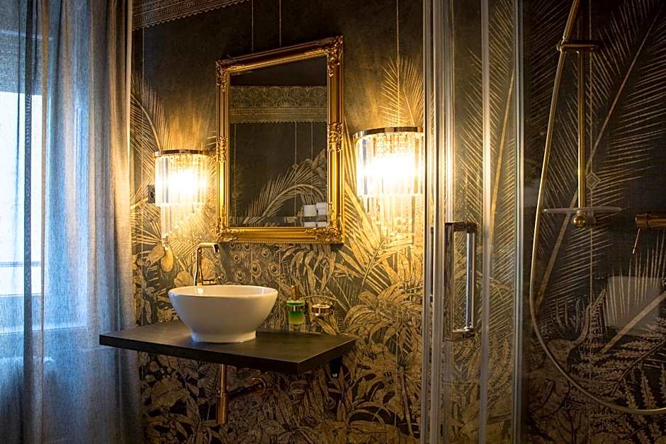 The Henry Self Check-In Guesthouse