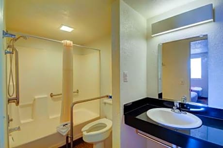 Queen Room - Disability Access - Roll in Shower