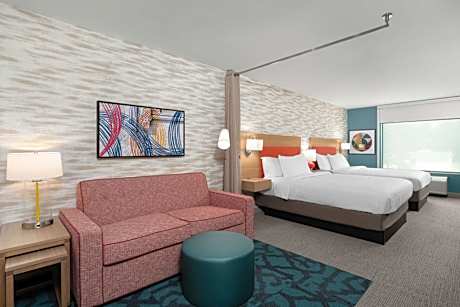 Queen Studio Suite with Bath Tub - Mobility Accessible