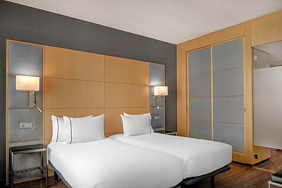 AC Hotel by Marriott Victoria Suites