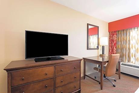 Queen Room with Patio