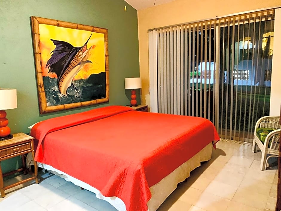 HAB PTa B ÁREA DE VILLAS DENTRO DEL HOTEL Junto al Krystal EN IXTAPA WIFI 2A 1M Con playa