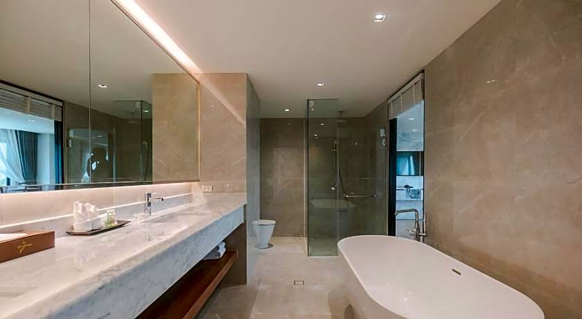 Grand Riverside Hotel