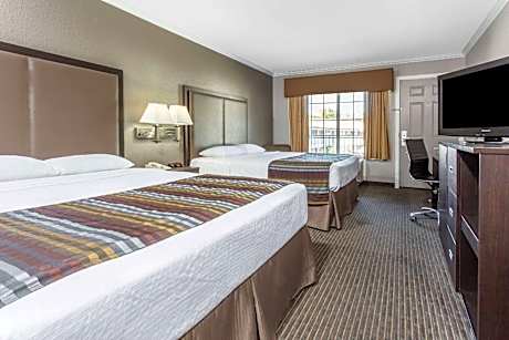 2 Queen Beds Non-Smoking