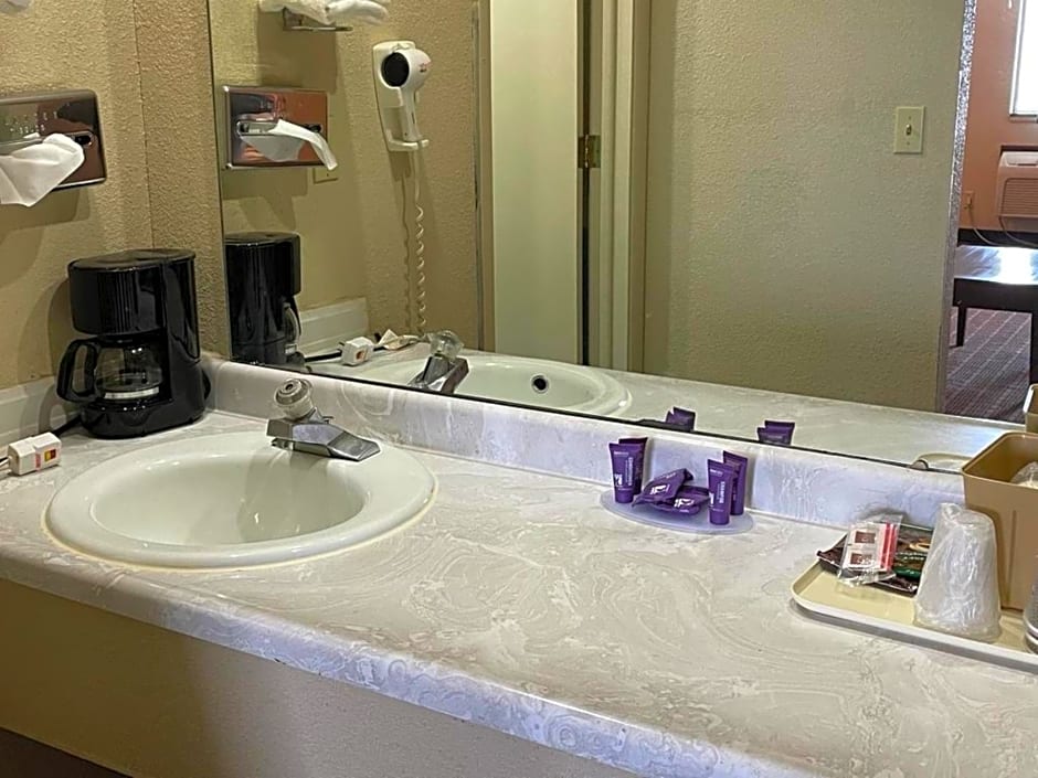 Knights Inn & Suites Emporia