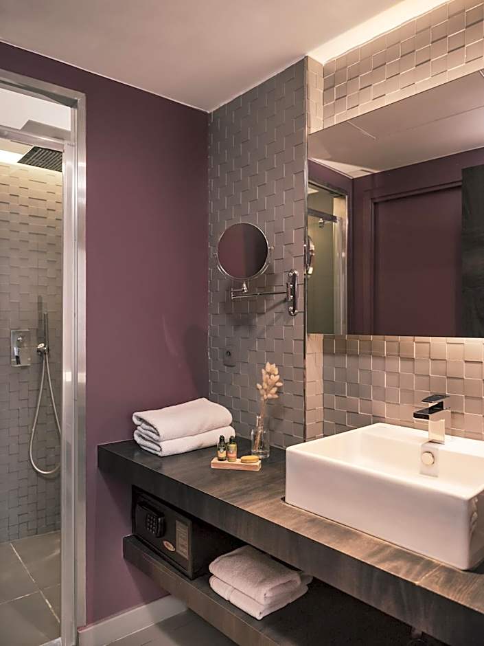 Legend Hôtel Paris