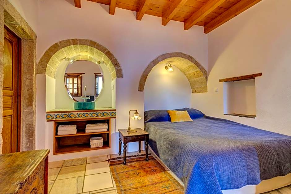 Malvasia Traditional Hotel