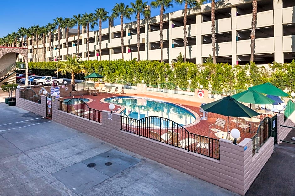 Kings Inn Anaheim at The Park & Convention Center