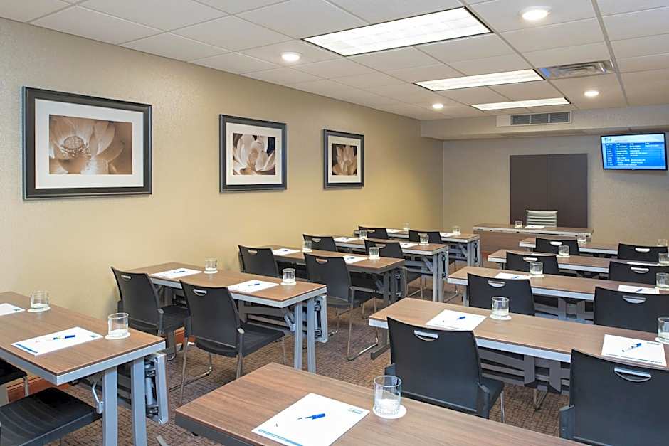 Holiday Inn Express Hotel & Suites Grand Rapids-North By IHG