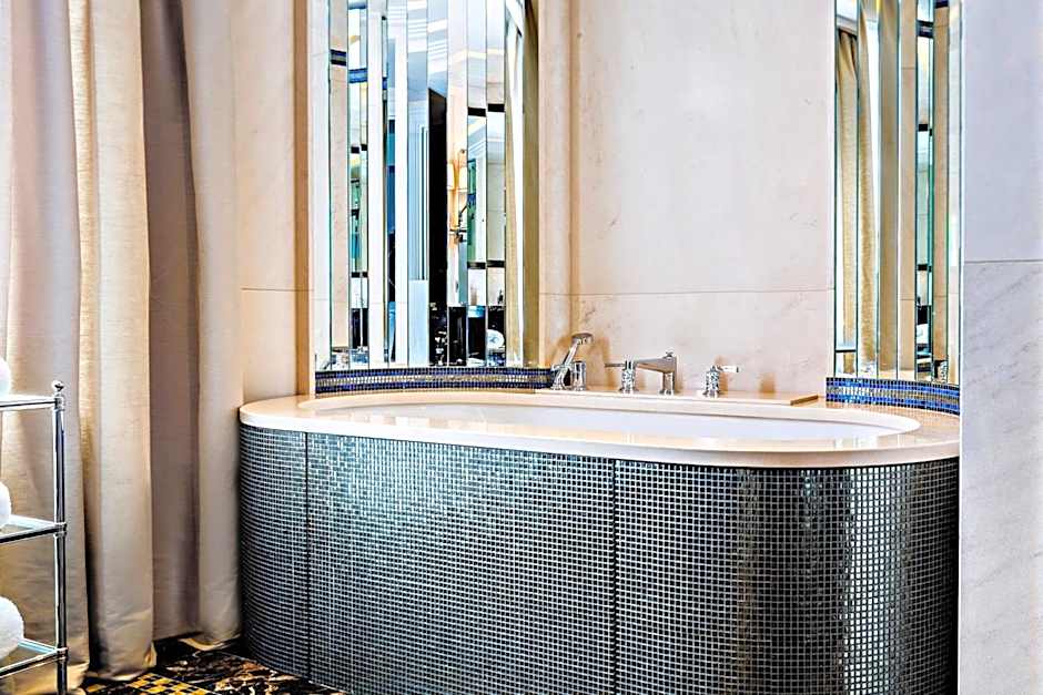 Prince de Galles, a Luxury Collection hotel, Paris