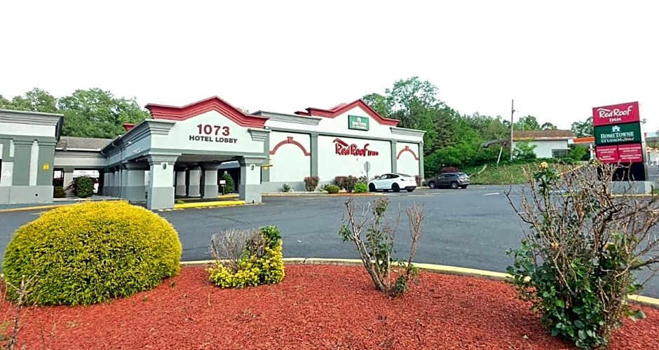 HomeTowne Studios Bordentown - McGuire AFB