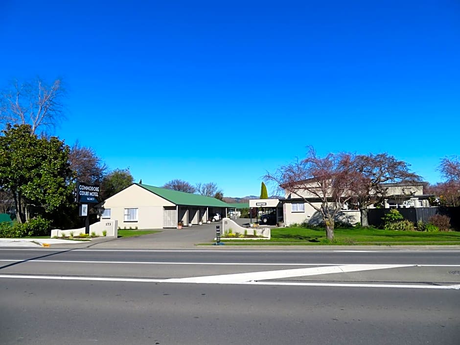 Commodore Court Motel