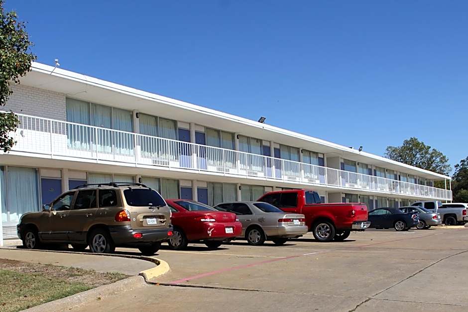 LoneStar Inn and Suite